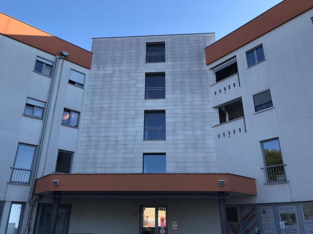 Apartment Angela With Private Garage Slot Pula Exterior photo